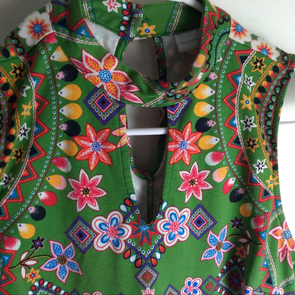 Beautiful dress with pockets! Size small - Picture 6 of 6